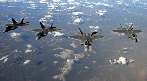 Máy bay chiến đấu tàng hình thế hệ 5 F-22 sẽ là thành tố quan trong trong chiến lượng “Tác chiến không hải nhất thể” của Mỹ