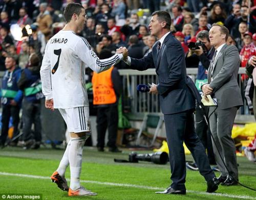 Ronaldo và Roy Keane.