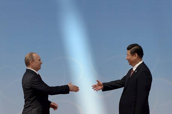 Trung Quốc đã chìa tay với Nga trong lúc khó khăn?