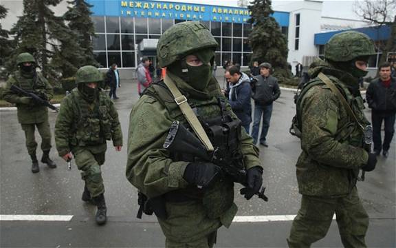 Những binh lĩnh lạ mặt và “lịch thiệp” kiểm soát Crimea