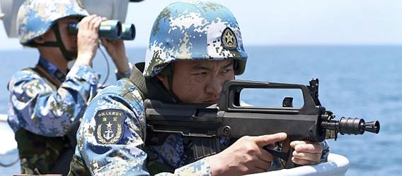 Trung Quốc muốn tự mình tạo ra luật? Ảnh: Lính hải quân Trung Quốc tập trận ở ngoài khơi Thượng Hải hồi tháng 5/2014 