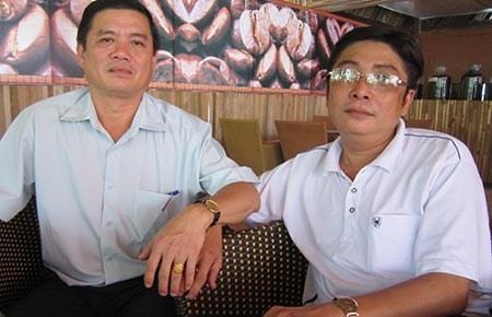 Ông Phạm Thành Chung - Phó Giám đốc Sở Nội vụ (trái) và ông Bùi Quốc Khánh - Phó Giám đốc Sở Ngoại vụ
