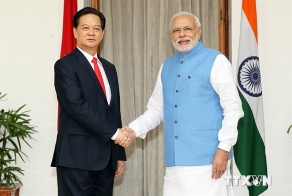 Thủ tướng Chính phủ Nguyễn Tấn Dũng chụp ảnh chung Thủ tướng Ấn Độ Narendra Modi.