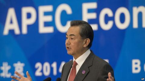 Ngoại trưởng Trung Quốc Vương Nghị trong 1 cuộc họp báo về hội nghị APEC tại Bắc Kinh, Trung Quốc, 8/11/2014.