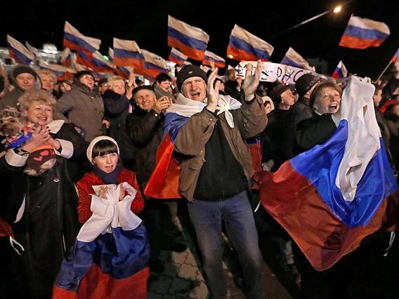 Người dân Crimea chào mừng việc sáp nhập trở lại vào LB Nga