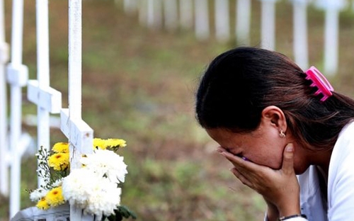 Tưởng niệm nạn nhân thiệt mạng vì cơn bão Haiyan.