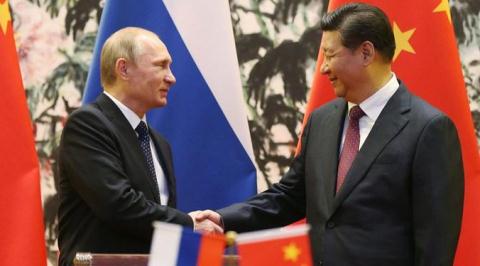Tổng thống Nga Putin và Chủ tịch Tập Cận Bình trong buổi gặp mặt ở Điếu Ngư Đài