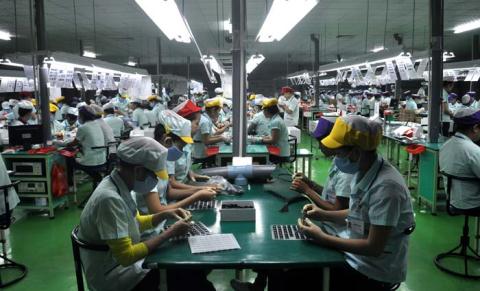 Máy móc và linh kiện nhập khẩu từ Trung Quốc là đầu vào quan trọng cho ngành lắp ráp của Việt Nam.