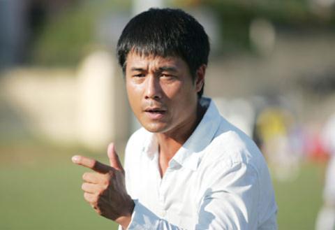 HLV Hữu Thắng cũng cho rằng Việt Nam chưa có cầu thủ nào được giá 2-4 triệu USD.