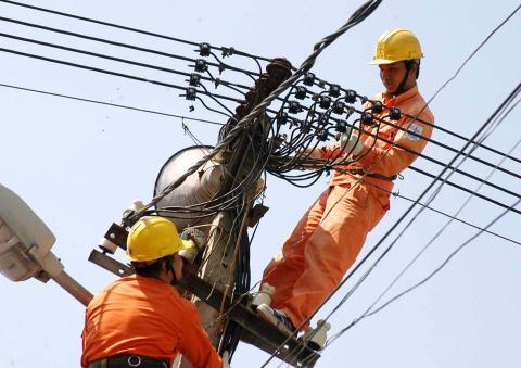 Bộ trưởng Vũ Huy Hoàng khẳng định không có cơ sở mua điện từ nước ngoài