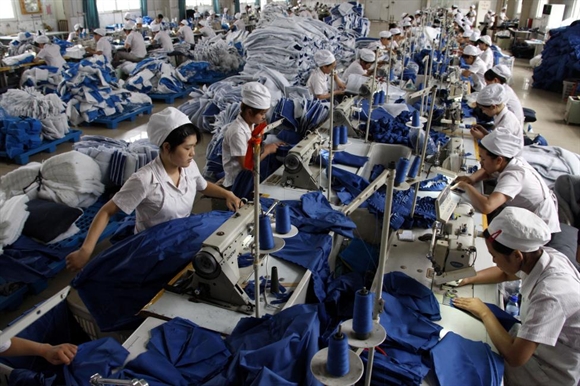 Dây chuyền sản xuất tại một nhà máy may mặc ở Hoài Bắc, tỉnh An Huy.