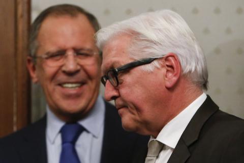 Nụ cười của Ngoại trưởng Nga và gương mặt của Ngoại trưởng Đức trong cuộc hội đàm vừa qua ở Moscow