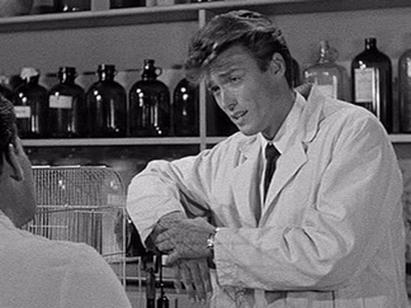 1955: Eastwood 25 tuổi trong phim “Revenge of the Creature”
