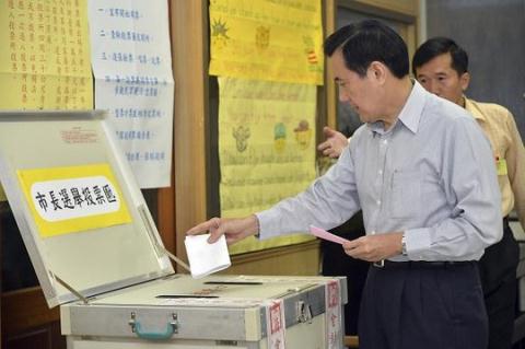Nhà lãnh đạo Đài Loan Mã Anh Cửu bỏ phiếu ngày 29/11