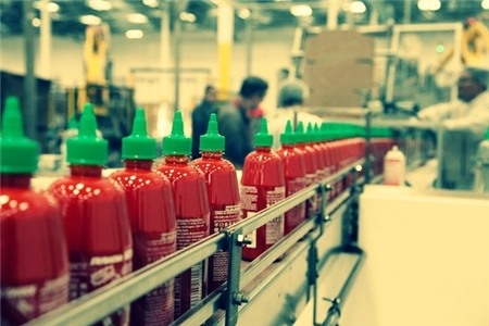 Tương ớt nhãn hiệu Con gà Sriracha