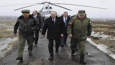 Tổng thống Putin dự khán một cuộc diễn tập của quân đội Nga
