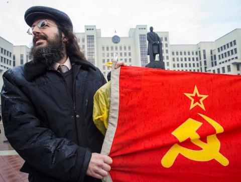 Nhiều người dân SNG cho rằng khủng hoảng kinh tế là nguyên nhân chính khiến Liên Xô sụp đổ