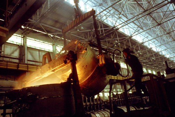 Nhà máy sản xuất nhôm ở Tajikistan,1996. Ảnh: Ratushenko /RIA Novosti



