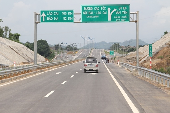 Cao tốc Nội Bài - Lào Cai đưa vào khai thác là bước đột phá lớn của ngành GTVT, một trong những dự án đường cao tốc lớn nhất và dài nhất Việt Nam (tổng chiều dài 245km)