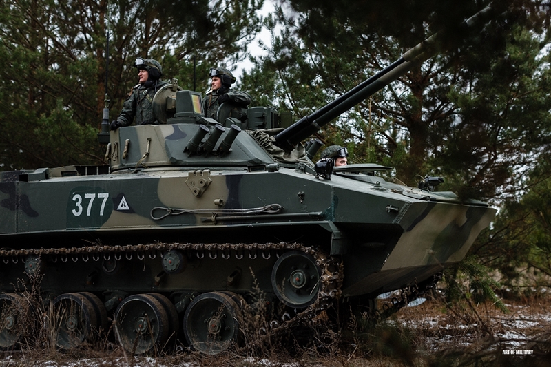 IFV này xuất hiện lần đầu tiên trình diễn năm 2008 và được trưng bày tại triển lãm Vũ khí và đạn dược (RAE) năm 2013. Loạt 8 xe BMD-4M đầu tiên vừa được nhà máy Kurganmashzavod bàn giao cho VDV để thử nghiệm thực tế vào cuối năm 2014 vừa qua. IFV này xuất hiện lần đầu tiên trình diễn năm 2008 và được trưng bày tại triển lãm Vũ khí và đạn dược (RAE) năm 2013. Loạt 8 xe BMD-4M đầu tiên vừa được nhà máy Kurganmashzavod bàn giao cho VDV để thử nghiệm thực tế vào cuối năm 2014 vừa qua.