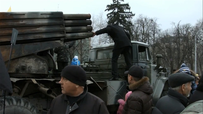 Vú khí hạng nặng tiếp theo chính quyền Ukraine khẳng định của Nga là hệ thống pháo phản lực BM-21 Grad. Vú khí hạng nặng tiếp theo chính quyền Ukraine khẳng định của Nga là hệ thống pháo phản lực BM-21 Grad.