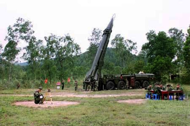 Khi vận hành thiết bị mô phỏng, người tập thể hiện được các thao tác và hoạt động tương tự như sử dụng khí tài thật trong huấn luyện. Qua đó, giúp cho phân đội có điều kiện luyện tập thường xuyên mà không phải triển khai bệ phóng, từ đó nâng cao hiệu quả sử dụng xe máy, khí tài, tiết kiệm nhiên liệu và tăng tuổi thọ của vũ khí trang bị. Khi vận hành thiết bị mô phỏng, người tập thể hiện được các thao tác và hoạt động tương tự như sử dụng khí tài thật trong huấn luyện. Qua đó, giúp cho phân đội có điều kiện luyện tập thường xuyên mà không phải triển khai bệ phóng, từ đó nâng cao hiệu quả sử dụng xe máy, khí tài, tiết kiệm nhiên liệu và tăng tuổi thọ của vũ khí trang bị.