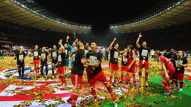 Bayern ăn mừng chức vô địch Cúp Quốc gia Đức năm 2013 tại sân Olympic. Bayern ăn mừng chức vô địch Cúp Quốc gia Đức năm 2013 tại sân Olympic.