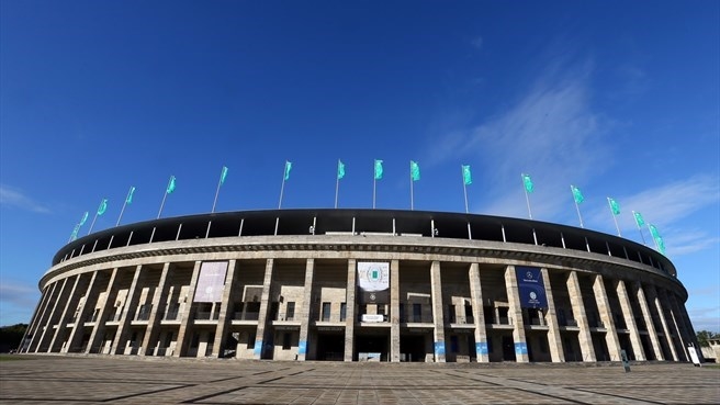 Sân Olympic được đưa vào sử dụng từ năm 1936 và trở thành sân nhà của Hertha Berlin năm 1963. Sân Olympic được đưa vào sử dụng từ năm 1936 và trở thành sân nhà của Hertha Berlin năm 1963.