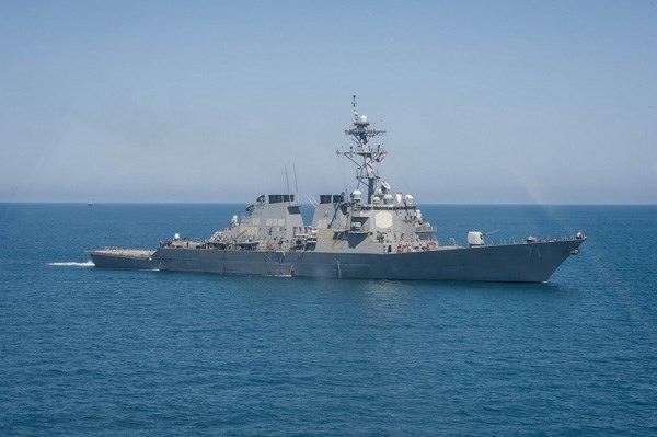 Điều làm nên sức mạnh của tàu khu trục USS ROSS chính là hệ thống chiến đấu Aegis. Hệ thống Aegis là sự tích hợp của nhiều thành phần khác nhau, dựa trên một số hệ thống cảm biến riêng biệt để theo dõi các mối đe dọa khác nhau từ mìn, ngư lôi, tàu ngầm, đến các mục tiêu đường không, tên lửa chống hạm, tên lửa đạn đạo… Điều làm nên sức mạnh của tàu khu trục USS ROSS chính là hệ thống chiến đấu Aegis. Hệ thống Aegis là sự tích hợp của nhiều thành phần khác nhau, dựa trên một số hệ thống cảm biến riêng biệt để theo dõi các mối đe dọa khác nhau từ mìn, ngư lôi, tàu ngầm, đến các mục tiêu đường không, tên lửa chống hạm, tên lửa đạn đạo…