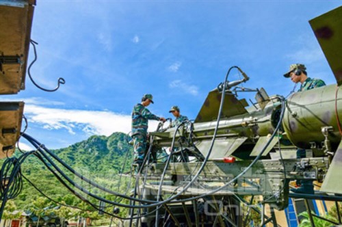 Hệ thống tên lửa phòng không tầm trung S125 Pechora (NATO định danh là SA-3) do Liên Xô thiết kế và đưa vào sử dụng vào đầu những năm 1960. Dù rất mạnh nhưng do thiết kế theo công nghệ từ những năm 1960, S125 đã có phần lạc hậu so với chiến tranh hiện đại. Hệ thống tên lửa phòng không tầm trung S125 Pechora (NATO định danh là SA-3) do Liên Xô thiết kế và đưa vào sử dụng vào đầu những năm 1960. Dù rất mạnh nhưng do thiết kế theo công nghệ từ những năm 1960, S125 đã có phần lạc hậu so với chiến tranh hiện đại.
