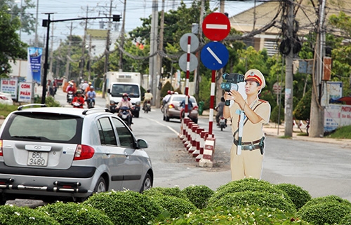 Trong kế hoạch quận Thốt Nốt sẽ cho 20 CSGT mô hình xuống đường. Tuy nhiên, do nhiều nơi trên quốc lộ 91 đang thi công nên hiện chỉ có 12 cái được lắp đặt tại các điểm nóng về giao thông. Trong kế hoạch quận Thốt Nốt sẽ cho 20 CSGT mô hình xuống đường. Tuy nhiên, do nhiều nơi trên quốc lộ 91 đang thi công nên hiện chỉ có 12 cái được lắp đặt tại các điểm nóng về giao thông.