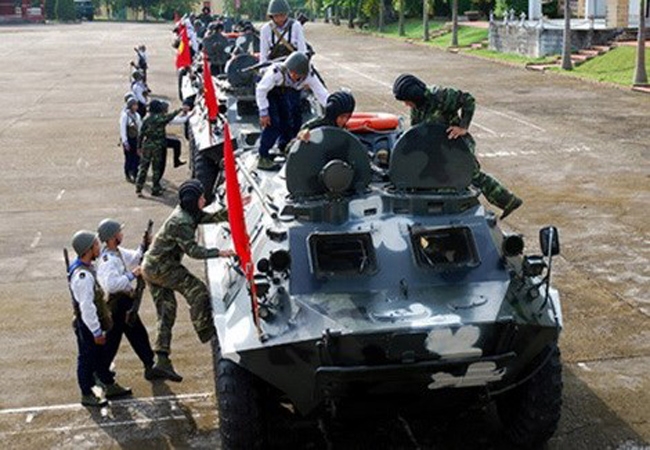 BTR-60 được giới thiệu lần đầu vào tháng 12/1959 và gia nhập biên chế năm 1960 (nên được đặt tên là BTR-60), với khoảng 25.000 chiếc được sản xuất tại Liên Xô đến năm 1976. BTR-60 được giới thiệu lần đầu vào tháng 12/1959 và gia nhập biên chế năm 1960 (nên được đặt tên là BTR-60), với khoảng 25.000 chiếc được sản xuất tại Liên Xô đến năm 1976.