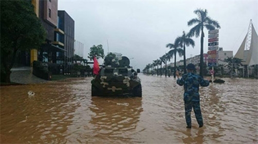 Để hỗ trợ dân vùng lũ thuộc địa bàn thành phố Cẩm Phả (Quảng Ninh), sáng 28/7, Lữ đoàn Hải quân Đánh bộ 147 đã điều động 3 xe thiết giáp BTR-60PB (41.074, 41.072 và 297) làm nhiệm vụ. Để hỗ trợ dân vùng lũ thuộc địa bàn thành phố Cẩm Phả (Quảng Ninh), sáng 28/7, Lữ đoàn Hải quân Đánh bộ 147 đã điều động 3 xe thiết giáp BTR-60PB (41.074, 41.072 và 297) làm nhiệm vụ.