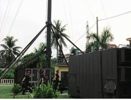 Tổ hợp Vera-NG gồm 3 đài thu tín hiệu (trạm kế bên) bao quát góc phương vị 360 độ, mỗi đài đảm nhiệm một góc rẻ quạt lớn hơn 120 độ. Một đài thu kiêm trạm xử lý trung tâm ở giữa đóng vai trò như một đài thu thứ cấp và máy tính trung tâm sẽ tổng hợp giao hội, đồng bộ mọi tín hiệu thu về. Tổ hợp Vera-NG gồm 3 đài thu tín hiệu (trạm kế bên) bao quát góc phương vị 360 độ, mỗi đài đảm nhiệm một góc rẻ quạt lớn hơn 120 độ. Một đài thu kiêm trạm xử lý trung tâm ở giữa đóng vai trò như một đài thu thứ cấp và máy tính trung tâm sẽ tổng hợp giao hội, đồng bộ mọi tín hiệu thu về.