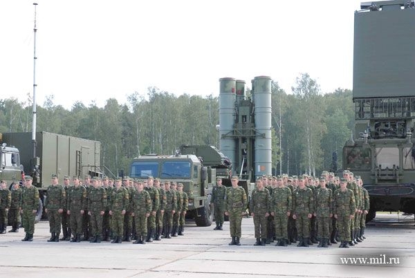 Thông tin này được hãng thông tấn RIA Novosti dẫn lời TSKH quân sự Konstantin Sivkov, Chủ tịch Học viện Các vấn đề địa chính trị Nga cho biết. Theo ông này, động thái của phía Mỹ không phải cái gì mới mẻ và bất ngờ, bởi cách đây hai năm Mỹ cũng đã thông qua chương trình về hiện đại hóa không quân chiến thuật của năm quốc gia NATO phi hạt nhân, với mục đích cấp cho họ khả năng sử dụng vũ khí hạt nhân, và kế hoạch như vậy sẽ hoàn thành, tức là \ Thông tin này được hãng thông tấn RIA Novosti dẫn lời TSKH quân sự Konstantin Sivkov, Chủ tịch Học viện Các vấn đề địa chính trị Nga cho biết. Theo ông này, động thái của phía Mỹ không phải cái gì mới mẻ và bất ngờ, bởi cách đây hai năm Mỹ cũng đã thông qua chương trình về hiện đại hóa không quân chiến thuật của năm quốc gia NATO phi hạt nhân, với mục đích cấp cho họ khả năng sử dụng vũ khí hạt nhân, và kế hoạch như vậy sẽ hoàn thành, tức là \