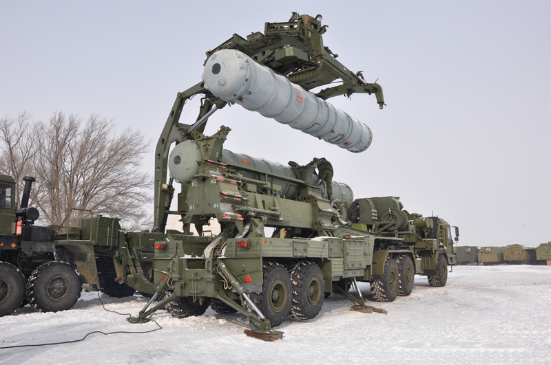 Ông Sivkov nhấn mạnh rằng “Việc triển khai hàng loạt hệ thống tên lửa S-400 dọc theo biên giới Nga sẽ tạo thành hàng rào thép bất khả xâm phạm của Nga và sẽ là mối đe dọa to lớn đối với NATO.\ Ông Sivkov nhấn mạnh rằng “Việc triển khai hàng loạt hệ thống tên lửa S-400 dọc theo biên giới Nga sẽ tạo thành hàng rào thép bất khả xâm phạm của Nga và sẽ là mối đe dọa to lớn đối với NATO.\