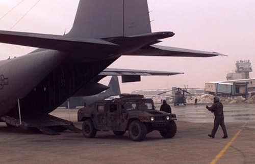 Humvee được coi là dòng xe quân sự đa năng thành công nhất của Mỹ, dòng xe này đã tham gia hầu hết các cuộc chiến do Mỹ tiến hành tại chiến trường, trong đó có Trung Đông và Kosovo. Humvee được coi là dòng xe quân sự đa năng thành công nhất của Mỹ, dòng xe này đã tham gia hầu hết các cuộc chiến do Mỹ tiến hành tại chiến trường, trong đó có Trung Đông và Kosovo.
