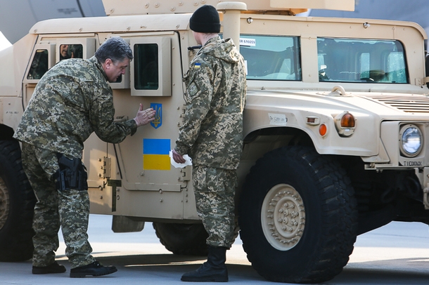 Khi mới đưa vào sử dụng, Humvee đã trở thành người thay thế xứng đáng cho những chiếc xe Jeep trước kia về độ bền và chỉ số an toàn. Khi mới đưa vào sử dụng, Humvee đã trở thành người thay thế xứng đáng cho những chiếc xe Jeep trước kia về độ bền và chỉ số an toàn.