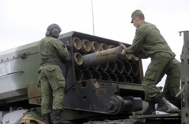 Hệ thống phun lửa hạng nặng TOS-1 Buratino là hệ thống rocket phóng loạt dùng để tiêu diệt sinh lực, xe bọc thép nhẹ và xe ô tô đối phương (khoảng 8 km) bằng các quả đạn phản lực mang đầu đạn nhiệt áp và cháy. Hệ thống phun lửa hạng nặng TOS-1 Buratino là hệ thống rocket phóng loạt dùng để tiêu diệt sinh lực, xe bọc thép nhẹ và xe ô tô đối phương (khoảng 8 km) bằng các quả đạn phản lực mang đầu đạn nhiệt áp và cháy.