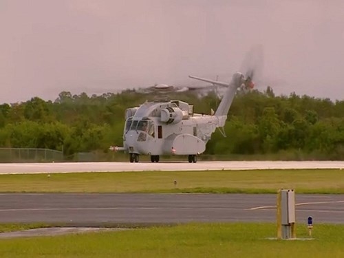 So với thế hệ trước, phiên bản CH-53K được trang bị cabin mở rộng lớn hơn, cánh quạt chính làm bằng vận liệu composite thế hệ mới, trang bị ba động cơ công suất 7.500 mã lực. Buồng lái của CH-53K cũng được thiết kế lại với kính đặc biệt, hệ thống lái fly-by-wire. So với thế hệ trước, phiên bản CH-53K được trang bị cabin mở rộng lớn hơn, cánh quạt chính làm bằng vận liệu composite thế hệ mới, trang bị ba động cơ công suất 7.500 mã lực. Buồng lái của CH-53K cũng được thiết kế lại với kính đặc biệt, hệ thống lái fly-by-wire.