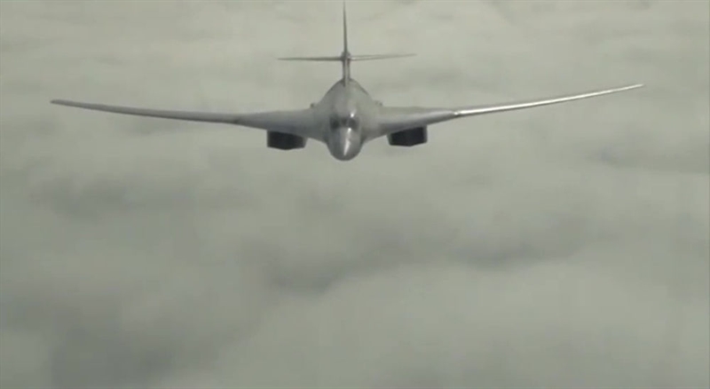 Tạp chí Mỹ cho biết thêm, trong quá trình hoạt động quân sự ở Syria, máy bay Nga Tu-160 đã sử dụng tên lửa hành trình mới nhất X-101, trước đó chưa bao giờ được sử dụng trong chiến đấu. Sự ra đời của loại vũ khí này làm cho Tu-160 trở thành đối thủ đặc biệt lợi hại. Tạp chí Mỹ cho biết thêm, trong quá trình hoạt động quân sự ở Syria, máy bay Nga Tu-160 đã sử dụng tên lửa hành trình mới nhất X-101, trước đó chưa bao giờ được sử dụng trong chiến đấu. Sự ra đời của loại vũ khí này làm cho Tu-160 trở thành đối thủ đặc biệt lợi hại.