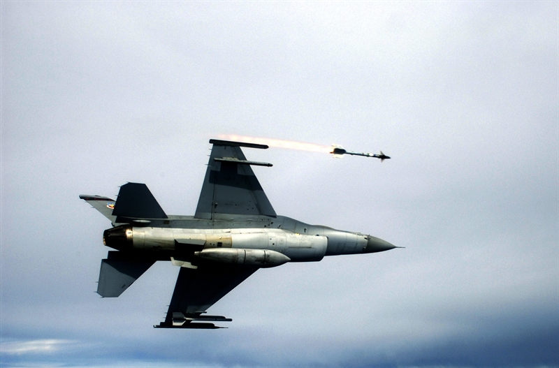Theo nguồn tin này, tên lửa Sidewinder là một phần trong gói nâng cấp của hãng sản xuất vũ khí Lockheed Martin dành cho Thổ Nhĩ Kỳ. Không quân nước này đã tiếp nhận đội chiến đấu cơ F-16 Falcon nâng cấp vào hồi tháng 4/2015 vừa qua. Theo nguồn tin này, tên lửa Sidewinder là một phần trong gói nâng cấp của hãng sản xuất vũ khí Lockheed Martin dành cho Thổ Nhĩ Kỳ. Không quân nước này đã tiếp nhận đội chiến đấu cơ F-16 Falcon nâng cấp vào hồi tháng 4/2015 vừa qua.