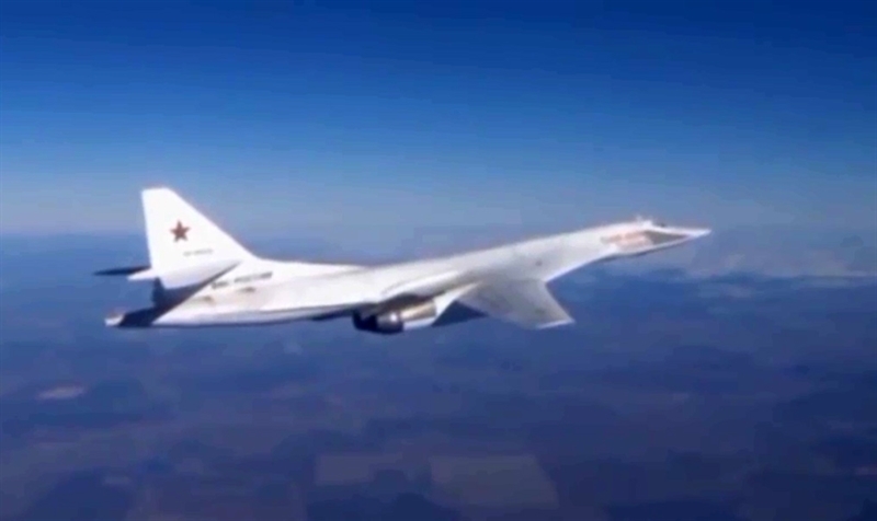 Có thể thấy rõ, nhiệm vụ không kích ở Syria hoàn toàn có thể thực hiện bằng các đơn vị máy bay chiến thuật như Su-34, Su-24M hay Su-25SM, Không quân Nga đang triển khai ở căn cứ Hmeymim (Syria), nhưng Nga đã huy động máy bay chiến lược tấn công vào các vị trí IS bằng bom và tên lửa hành trình. Có thể thấy rõ, nhiệm vụ không kích ở Syria hoàn toàn có thể thực hiện bằng các đơn vị máy bay chiến thuật như Su-34, Su-24M hay Su-25SM, Không quân Nga đang triển khai ở căn cứ Hmeymim (Syria), nhưng Nga đã huy động máy bay chiến lược tấn công vào các vị trí IS bằng bom và tên lửa hành trình.