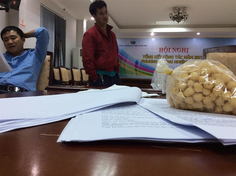 Xuân Bắc lộ rõ vẻ bơ phờ khi phải thức trắng liên tục nhiều đêm liền. Xuân Bắc lộ rõ vẻ bơ phờ khi phải thức trắng liên tục nhiều đêm liền.