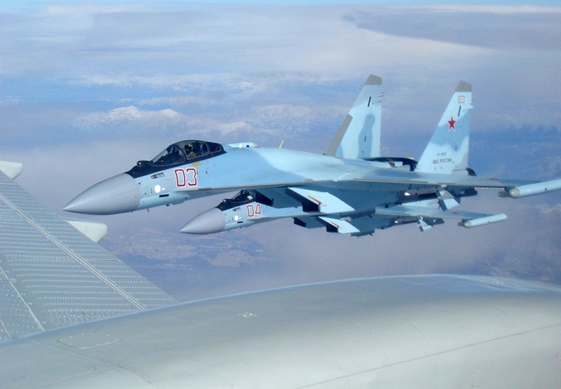 Theo những thông tin ban đầu, những chiếc Su-35S đến Syria được tích hợp hệ thống gây nhiễu điện tử L-265M10 ở hai đầu cánh - sản phẩm của Tập đoàn Khibiny-M. Theo những thông tin ban đầu, những chiếc Su-35S đến Syria được tích hợp hệ thống gây nhiễu điện tử L-265M10 ở hai đầu cánh - sản phẩm của Tập đoàn Khibiny-M.