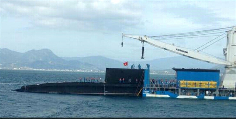 Việc bàn giao tàu ngầm Kilo 186 - Đà Nẵng sẽ được thực hiện sau Tết Nguyên đán và lễ thượng cờ sẽ được tổ chức khi chiếc tàu thứ 6 (dự kiến đặt tên Bà Rịa - Vũng Tàu về đến Việt Nam). Việc bàn giao tàu ngầm Kilo 186 - Đà Nẵng sẽ được thực hiện sau Tết Nguyên đán và lễ thượng cờ sẽ được tổ chức khi chiếc tàu thứ 6 (dự kiến đặt tên Bà Rịa - Vũng Tàu về đến Việt Nam).