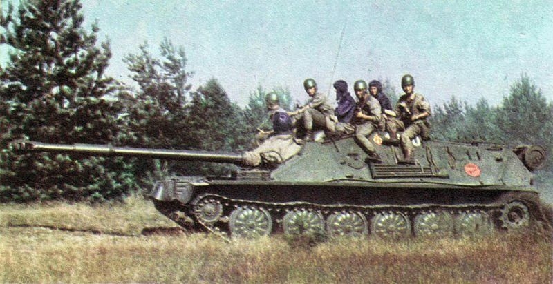 ASU-85 được thiết kế lại khá nhiều so với PT-76, nó không còn tháp pháo mà hỏa lực chính được gắn trực tiếp vào thân xe tăng, qua đó chiều cao tổng thể và trọng lượng xe giảm so với nguyên bản, đặc biệt thích hợp với các phương tiện vận chuyển là máy bay. ASU-85 được thiết kế lại khá nhiều so với PT-76, nó không còn tháp pháo mà hỏa lực chính được gắn trực tiếp vào thân xe tăng, qua đó chiều cao tổng thể và trọng lượng xe giảm so với nguyên bản, đặc biệt thích hợp với các phương tiện vận chuyển là máy bay.