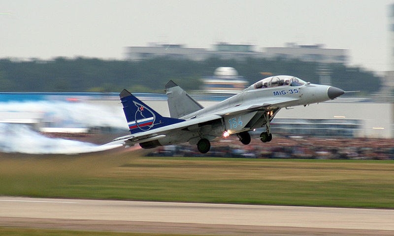 Theo báo chí nước ngoài, nhằm mục đích thay thế MiG-21 đã hết niên hạn sử dụng, Việt Nam đã có những mối quan tâm lớn tới mẫu tiêm kích JAS-39 Gripen hay Typhoon của châu Âu. Tuy nhiên, vấn đề giá cả, rào cản công nghệ vũ khí Mỹ trên các máy bay do Thụy Điển hay Đức-Anh sản xuất khiến những phương án này khó có thể trở thành hiện thực. Dẫu vậy, kế hoạch thay thế MiG-21 của Việt Nam vẫn còn lựa chọn sáng gió, đó chính là tiêm kích đa năng MiG-35. Theo báo chí nước ngoài, nhằm mục đích thay thế MiG-21 đã hết niên hạn sử dụng, Việt Nam đã có những mối quan tâm lớn tới mẫu tiêm kích JAS-39 Gripen hay Typhoon của châu Âu. Tuy nhiên, vấn đề giá cả, rào cản công nghệ vũ khí Mỹ trên các máy bay do Thụy Điển hay Đức-Anh sản xuất khiến những phương án này khó có thể trở thành hiện thực. Dẫu vậy, kế hoạch thay thế MiG-21 của Việt Nam vẫn còn lựa chọn sáng gió, đó chính là tiêm kích đa năng MiG-35.