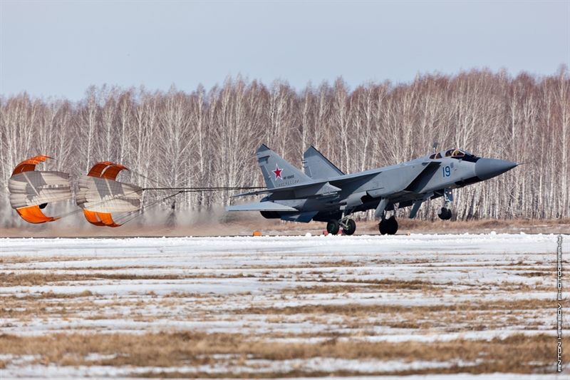 Chương trình phát triển tên lửa chống vệ tinh phóng từ tiêm kích MiG-31D gọi là Hệ thống Kontakt được phê duyệt vào năm 1984. Các thành phần của hệ thống bao gồm trạm vô tuyến-quang học phức tạp 45ZH6 trên mặt đất. Trạm mặt đất này được sử dụng để đo một cách rất chính xác thông số của các vệ tinh ngoài quỹ đạo. Chương trình phát triển tên lửa chống vệ tinh phóng từ tiêm kích MiG-31D gọi là Hệ thống Kontakt được phê duyệt vào năm 1984. Các thành phần của hệ thống bao gồm trạm vô tuyến-quang học phức tạp 45ZH6 trên mặt đất. Trạm mặt đất này được sử dụng để đo một cách rất chính xác thông số của các vệ tinh ngoài quỹ đạo.