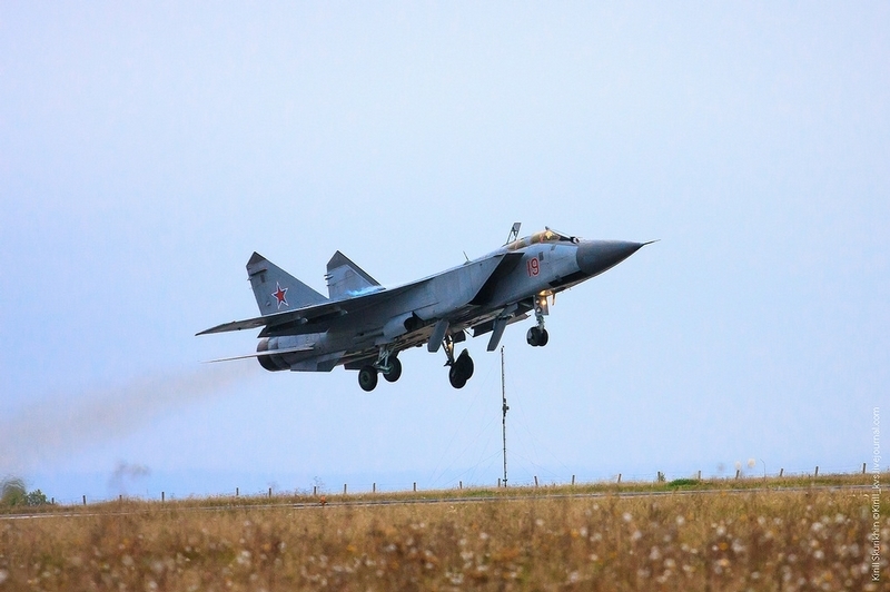 Hiện nay, trong làng tiêm kích đánh chặn nói chung, MiG-31 được xem là loại máy bay mạnh nhất với khả năng đối không tầm siêu xa, tốc độ gấp gần 3 lần vận tốc âm thanh, bay nhanh hơn bất kỳ loại máy bay chiến đấu nào ngày nay. Kể cả, nếu so khả năng không đối không với tiêm kích đa năng tiên tiến, MiG-31 vẫn nhỉnh hơn. Hiện nay, trong làng tiêm kích đánh chặn nói chung, MiG-31 được xem là loại máy bay mạnh nhất với khả năng đối không tầm siêu xa, tốc độ gấp gần 3 lần vận tốc âm thanh, bay nhanh hơn bất kỳ loại máy bay chiến đấu nào ngày nay. Kể cả, nếu so khả năng không đối không với tiêm kích đa năng tiên tiến, MiG-31 vẫn nhỉnh hơn.